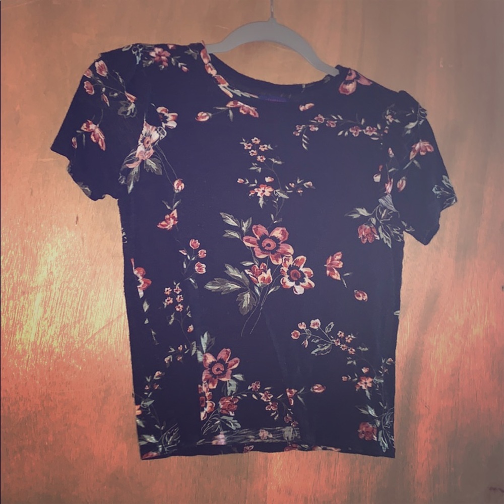 XS black crop top w/ flowers